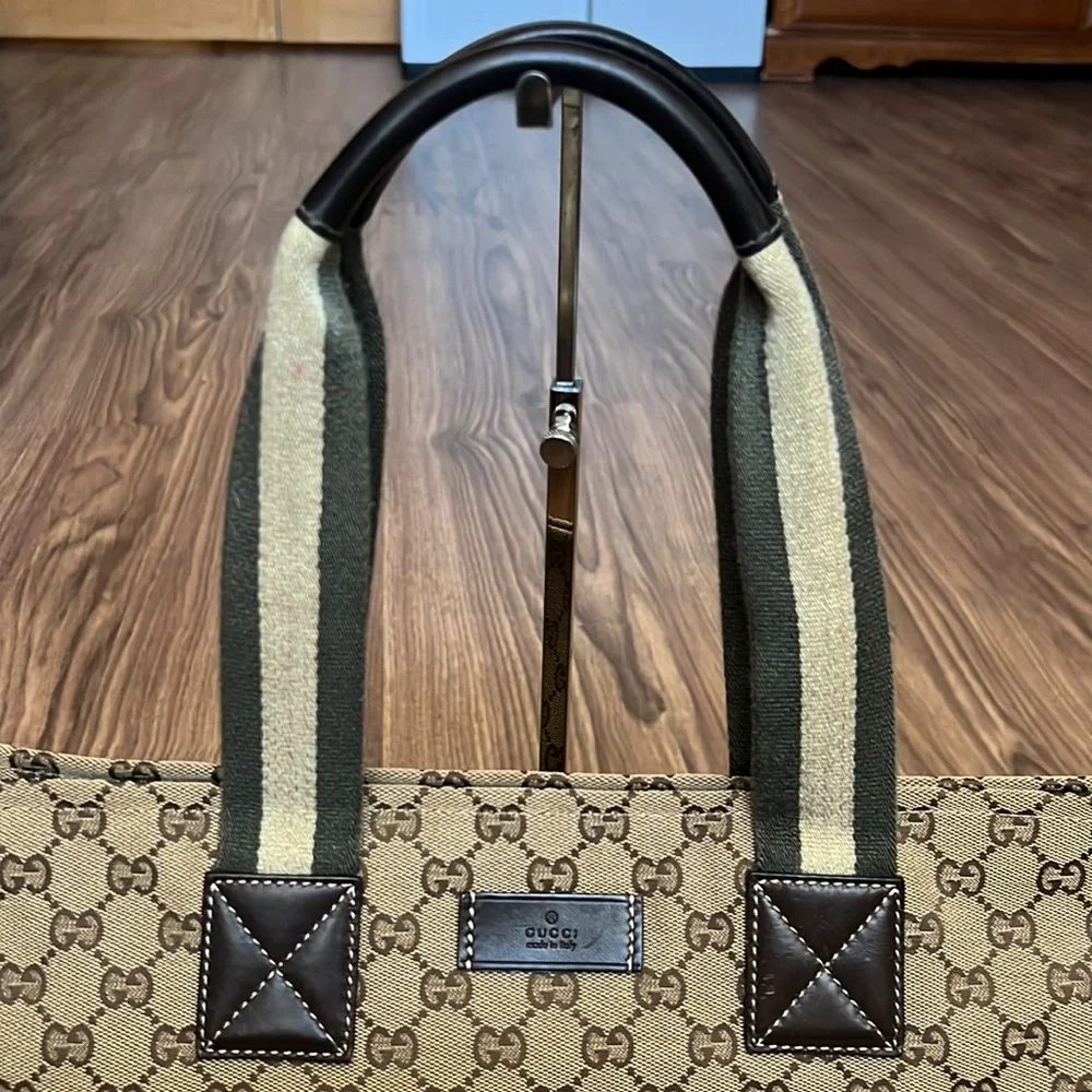 A32- 💯 % authentic Gucci shoulder bag - Picture 13 of 16